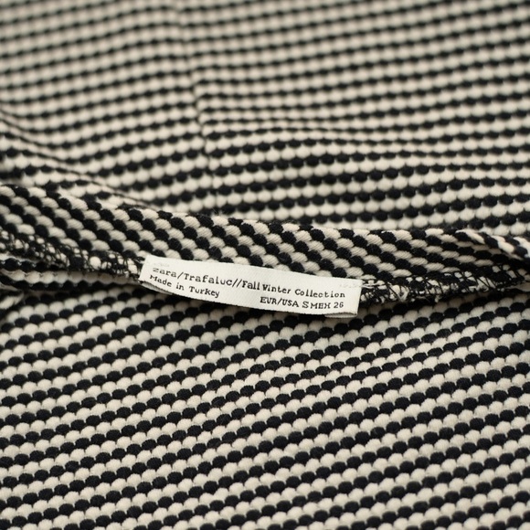 Zara Trafaluc Black White Textured Knit High Low Hem Short Sleeve Top - Picture 2 of 5